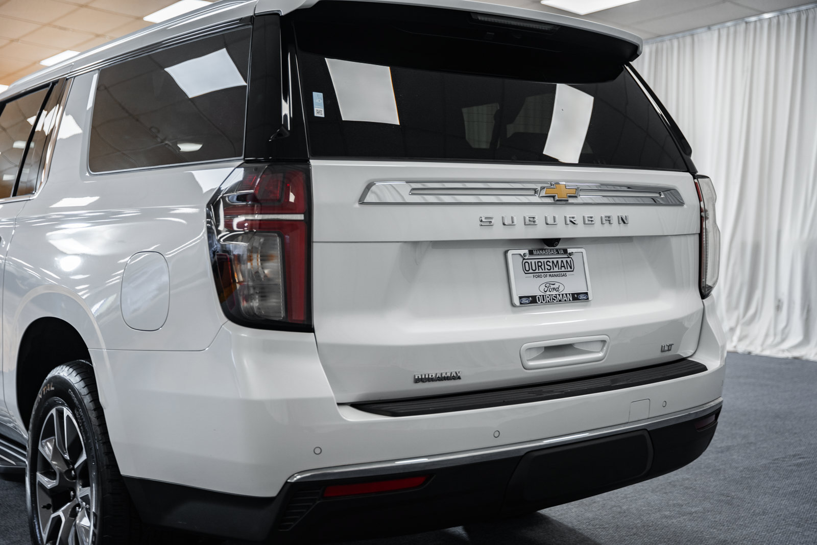 Used 2023 Chevrolet Suburban LT w/ Luxury Package AWD/4WD image 6