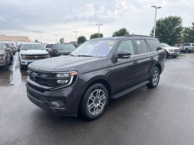 Certified 2025 Ford Expedition Active AWD/4WD image 3