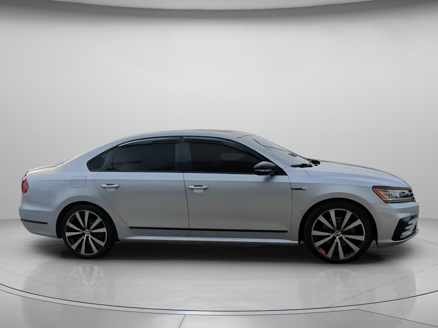 Used 2018 Volkswagen Passat GT image 26