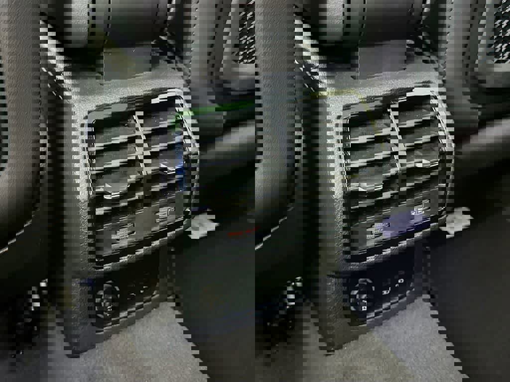 Used 2024 Audi Q3 2.0T Premium image 16