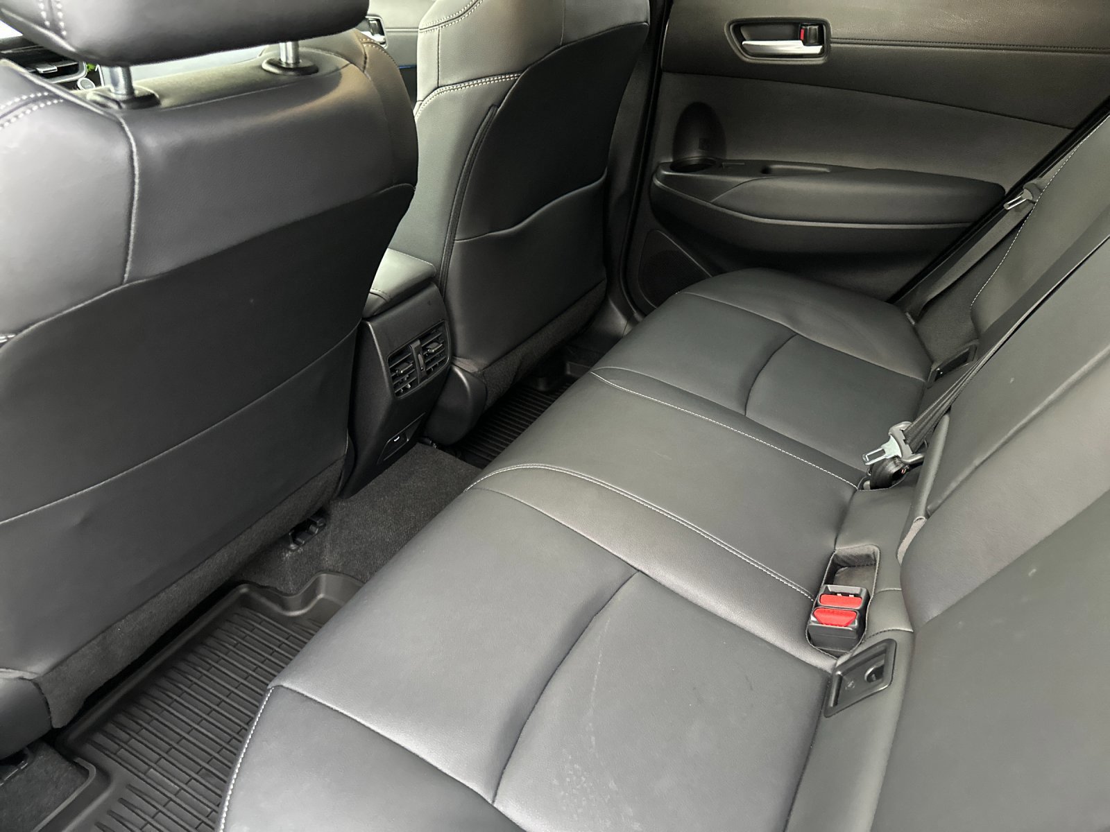 Used 2023 Toyota Corolla Cross XLE image 12