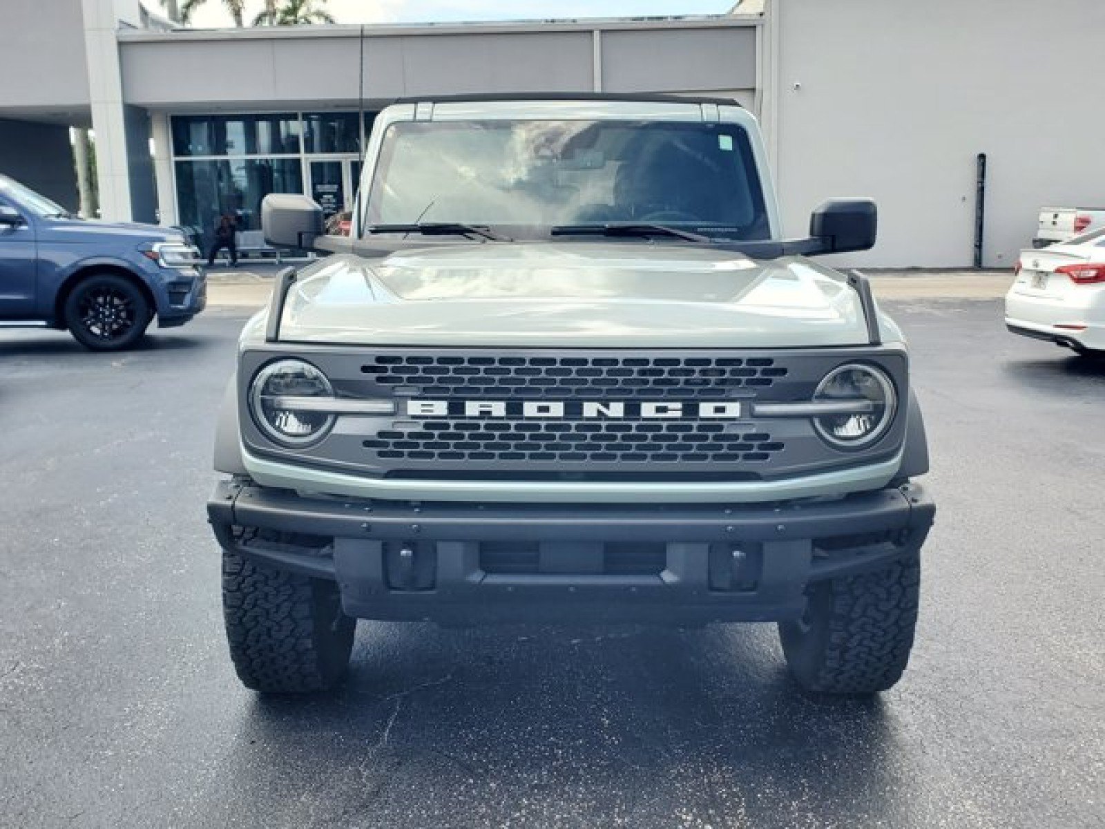 Certified 2024 Ford Bronco Badlands AWD/4WD image 2