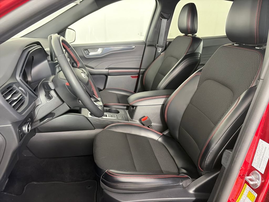 Certified 2025 Ford Escape ST-Line Select AWD/4WD image 11