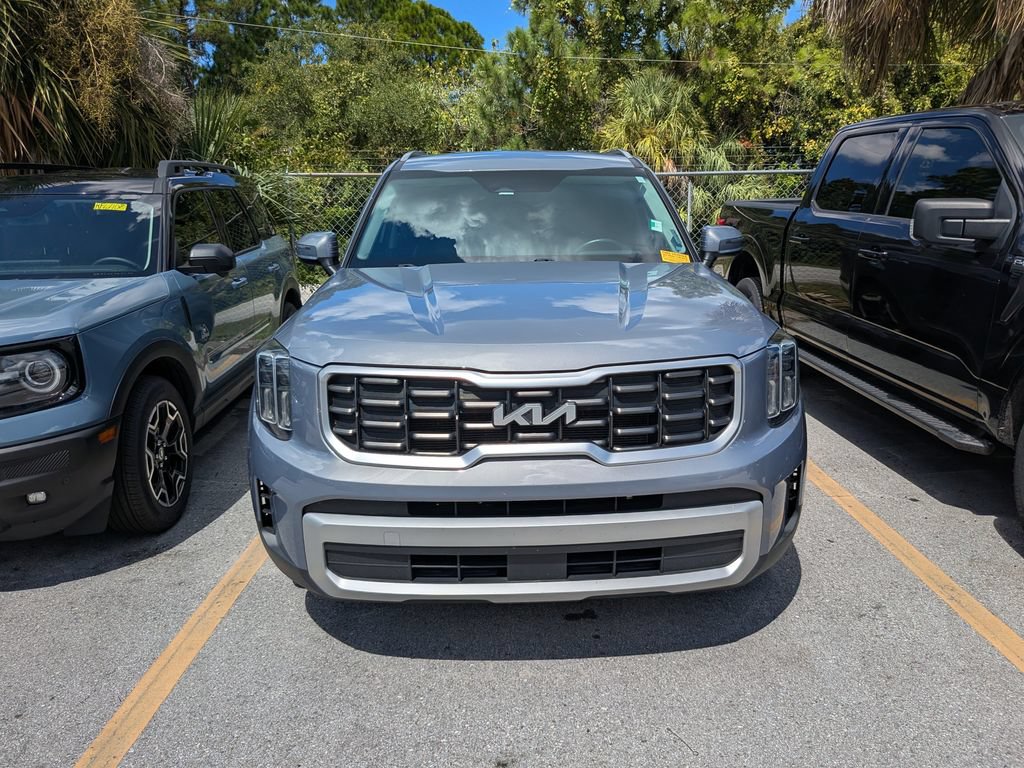 Used 2023 Kia Telluride S FWD image 3
