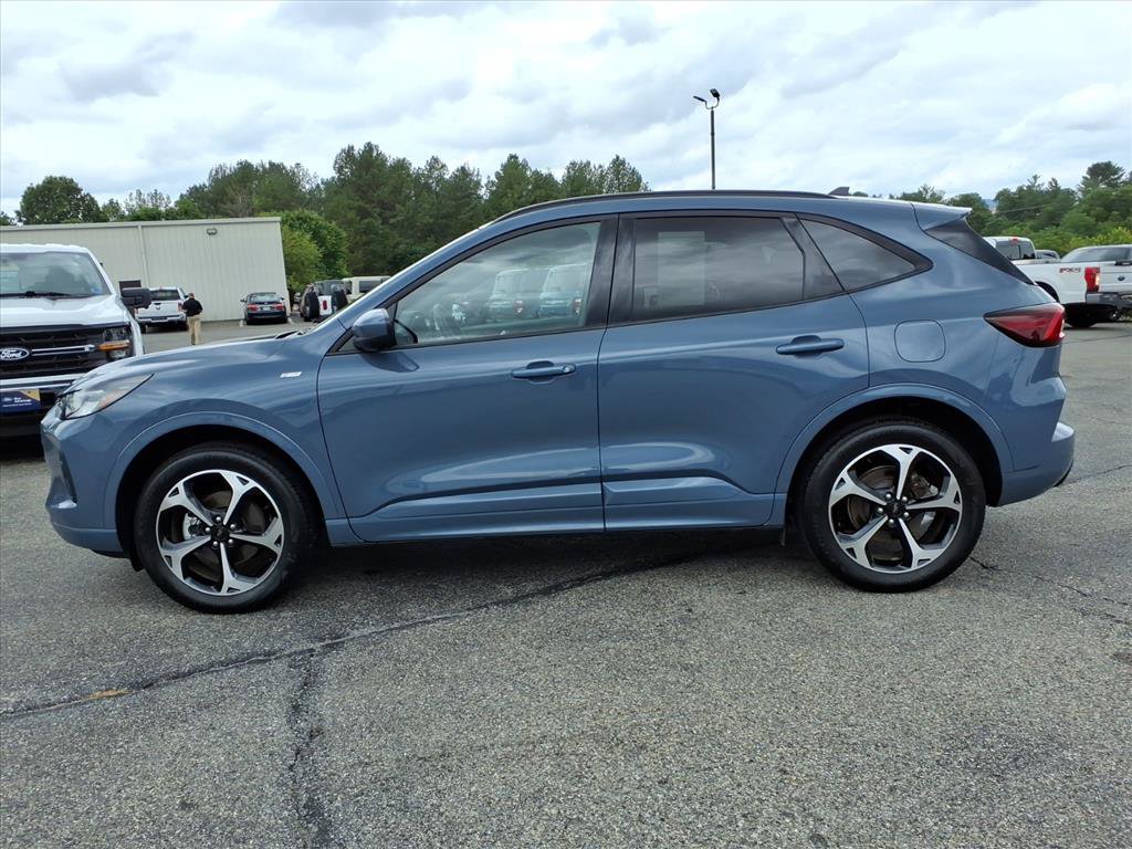 Certified 2024 Ford Escape ST-Line Select w/ Tech Pack #2 AWD/4WD image 2