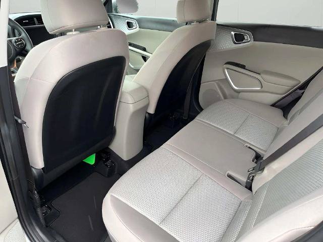 Used 2025 Kia Soul LX w/ LX Technology Package FWD image 15