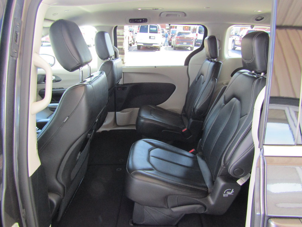 Used 2023 Chrysler Pacifica Touring-L FWD image 33