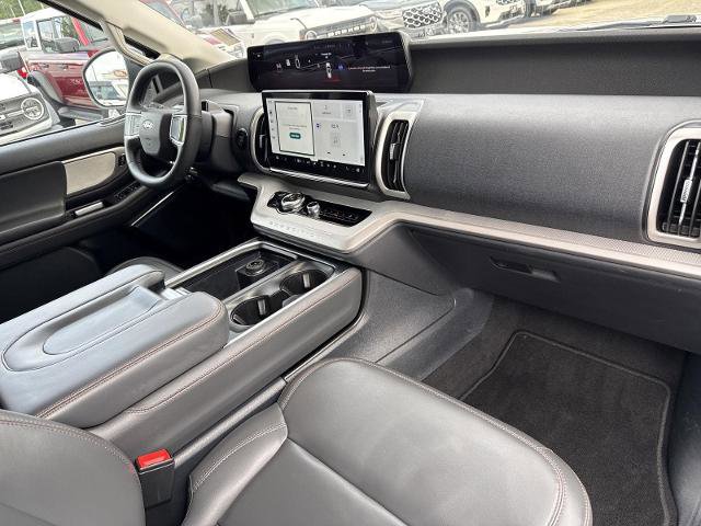 Certified 2025 Ford Expedition Active AWD/4WD image 20
