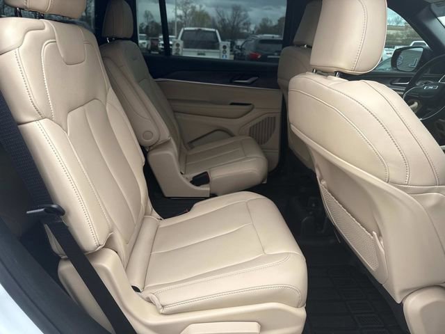 Used 2025 Jeep Grand Cherokee L Limited w/ Black Appearance Package image 17