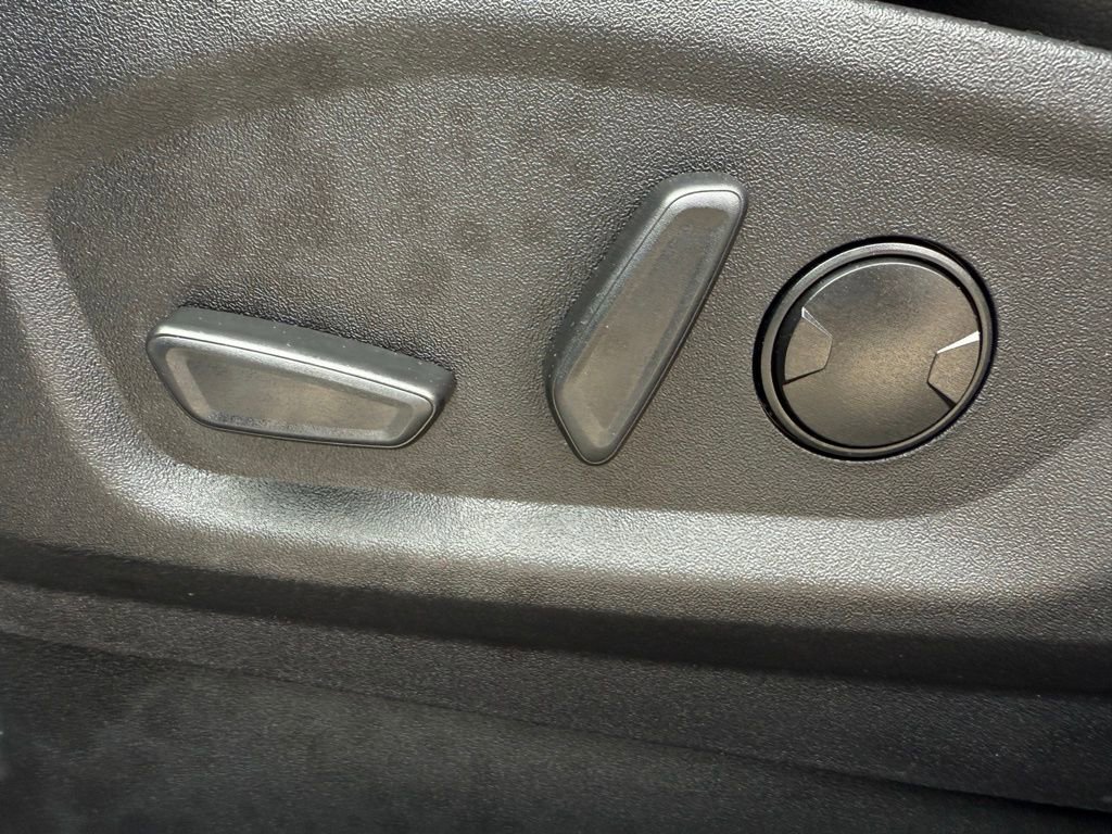 Certified 2022 Ford Edge ST-Line image 18