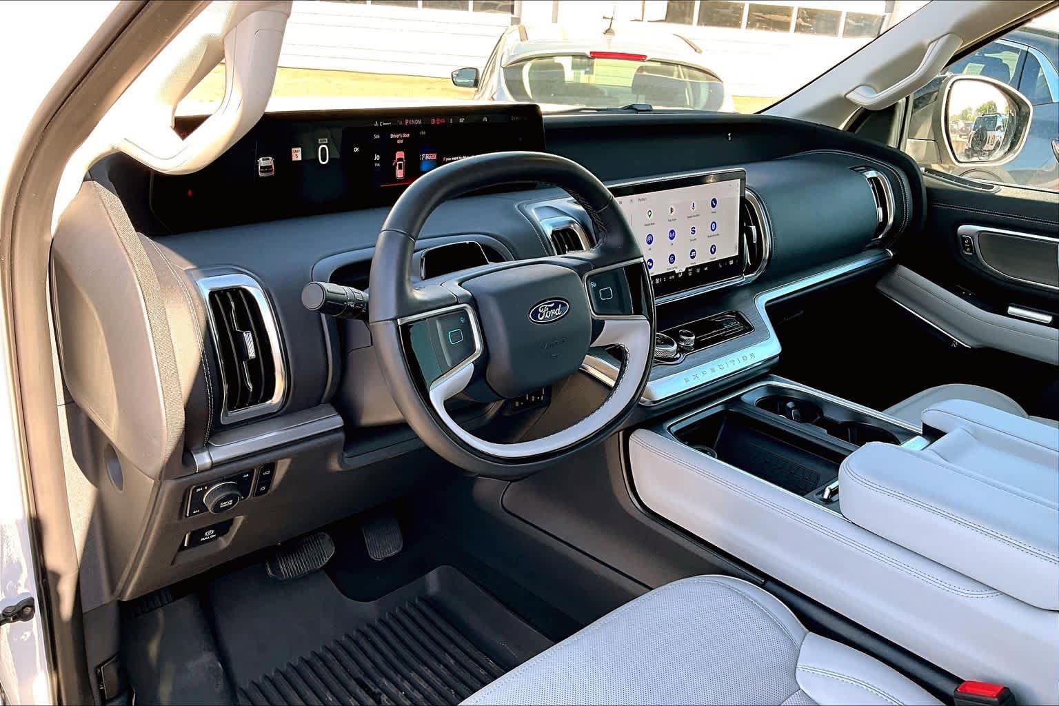 Certified 2025 Ford Expedition Platinum AWD/4WD image 17