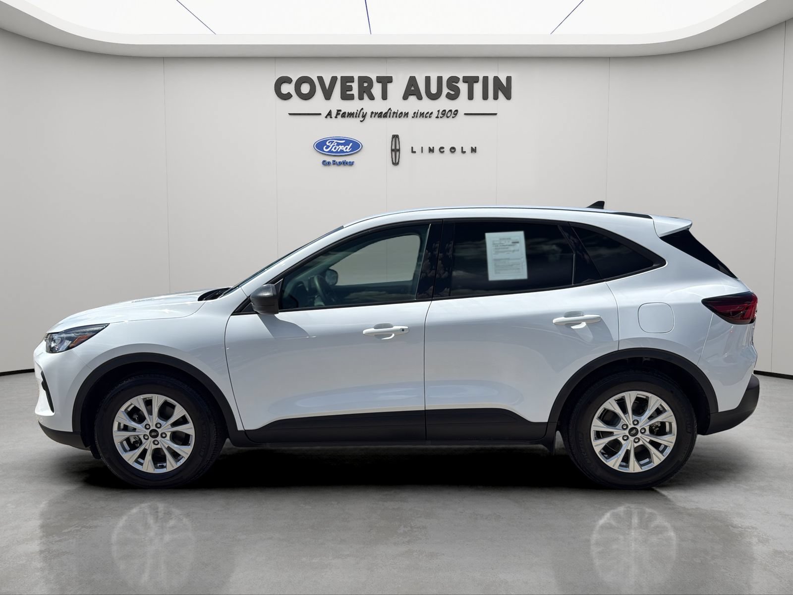 Certified 2025 Ford Escape Active FWD image 2