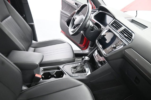 Used 2024 Volkswagen Tiguan SE R-Line FWD image 15