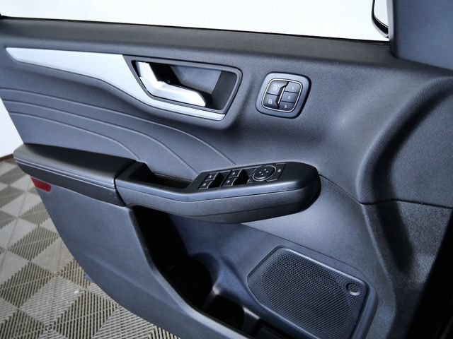 Certified 2025 Ford Escape Platinum AWD/4WD image 27