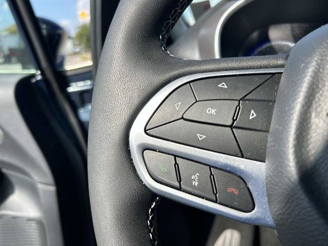 Used 2025 Chrysler Pacifica Select FWD image 19