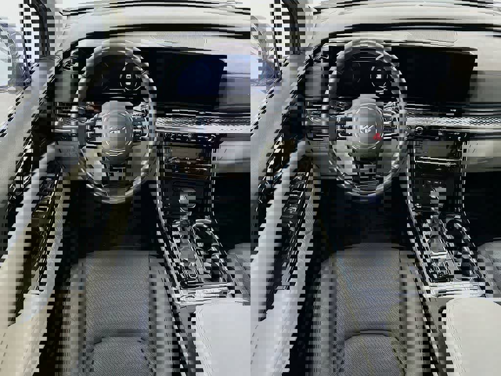 Used 2023 Kia Carnival SX Prestige image 13