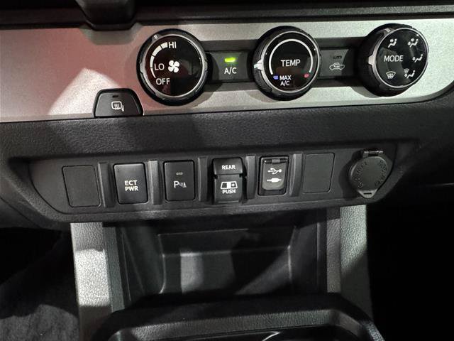 Used 2018 Toyota Tacoma SR5 RWD image 31