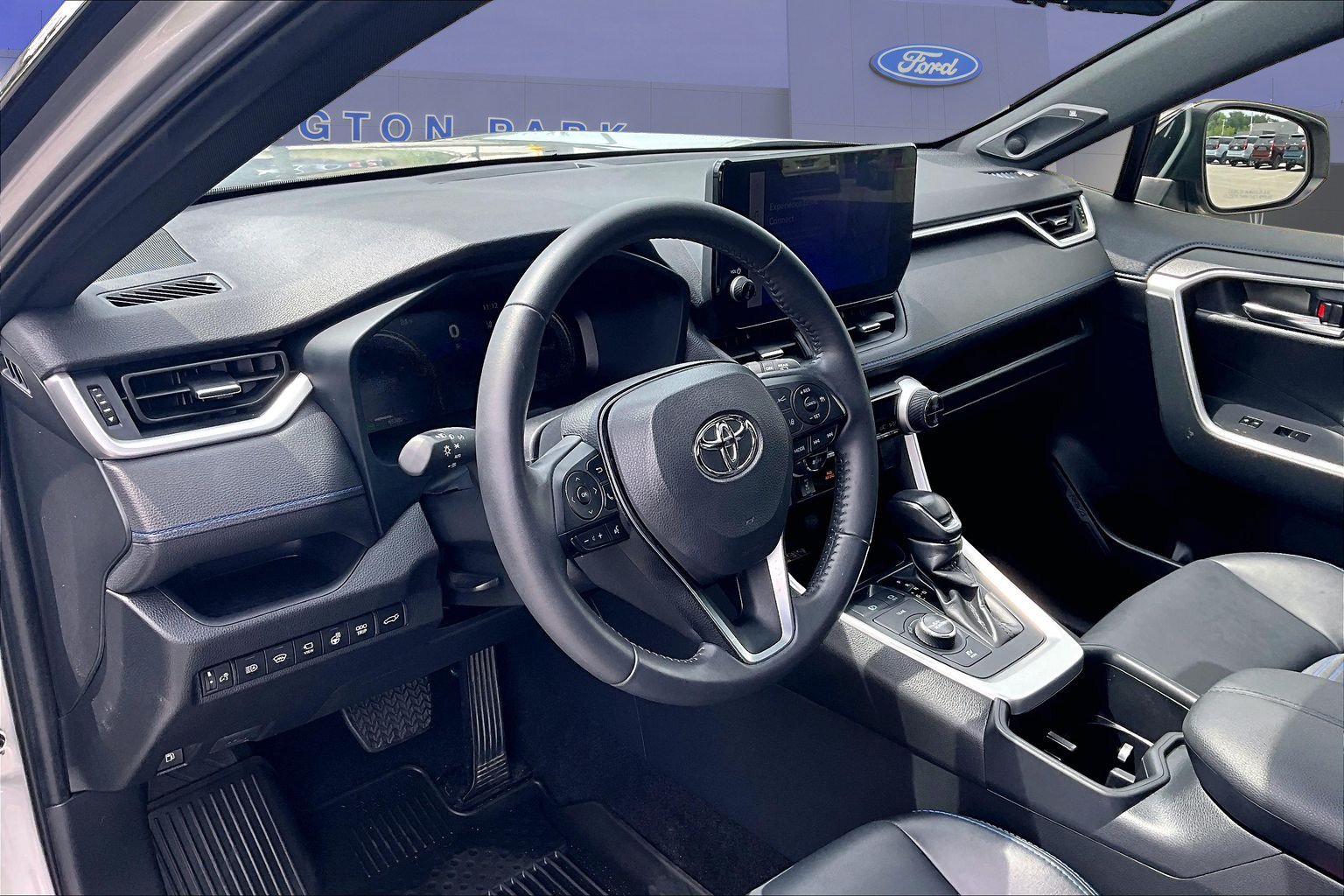 Used 2023 Toyota RAV4 XSE AWD/4WD image 17