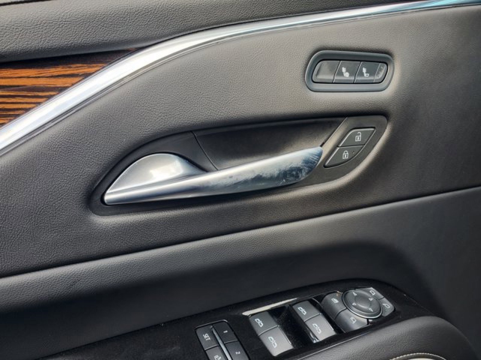 Used 2022 Cadillac Escalade Luxury image 15