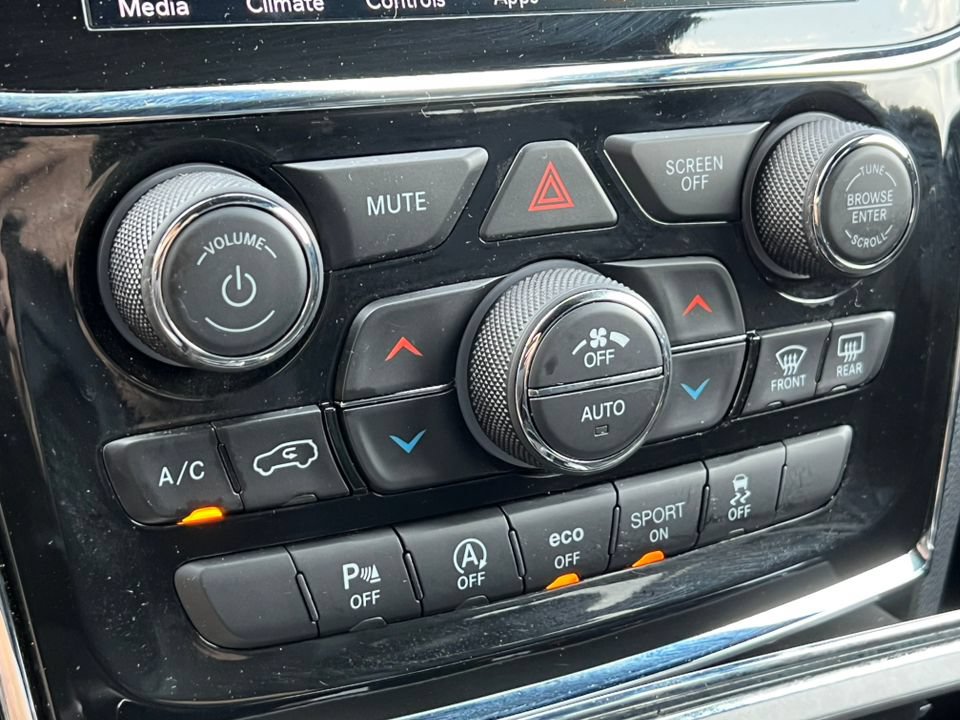 Used 2022 Jeep Grand Cherokee Laredo X AWD/4WD image 24