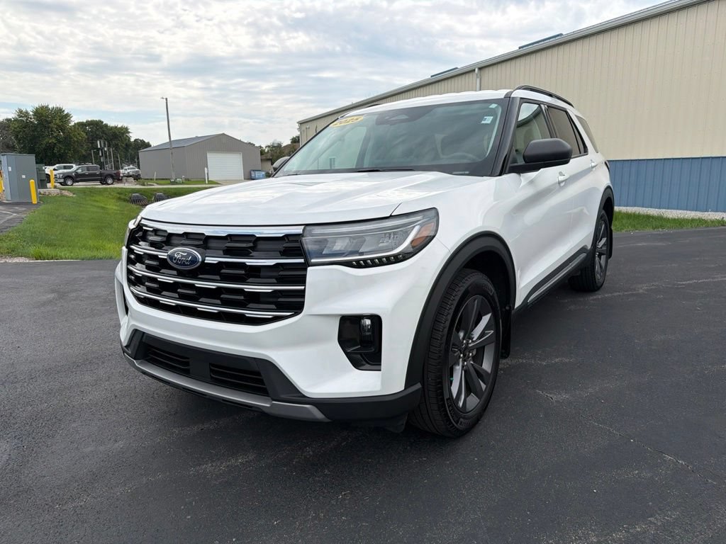 Certified 2025 Ford Explorer Active w/ Active Comfort Package AWD/4WD image 8
