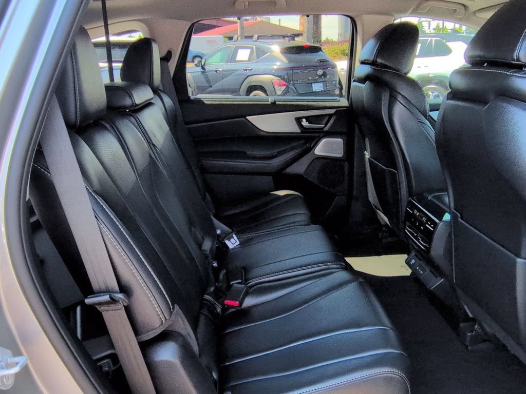 Used 2025 Acura MDX SH-AWD w/ Technology Package image 29