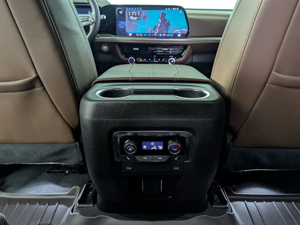 Used 2025 Chevrolet Tahoe High Country AWD/4WD image 16