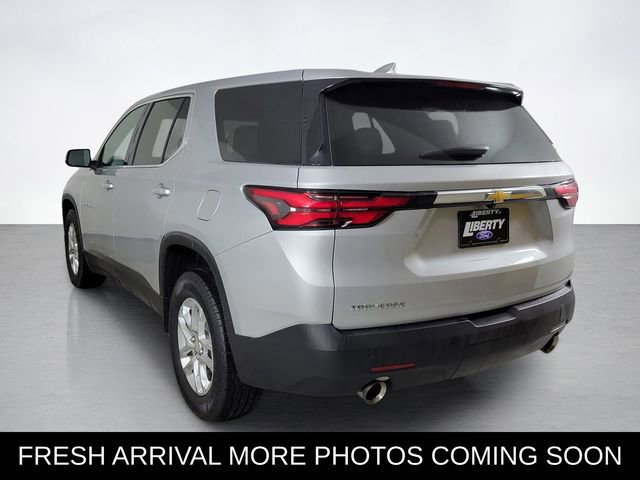 Used 2022 Chevrolet Traverse LS image 3