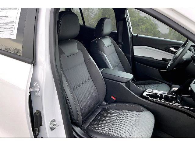 Used 2025 Chevrolet Trax LT image 23