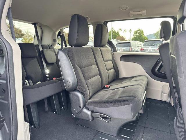 Used 2018 Dodge Grand Caravan SE w/ UConnect Hands-Free Group image 27