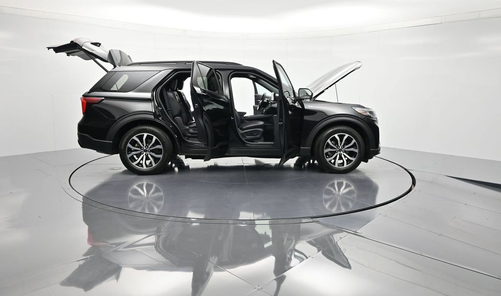 Certified 2025 Ford Explorer ST-Line w/ Premium Package RWD image 48