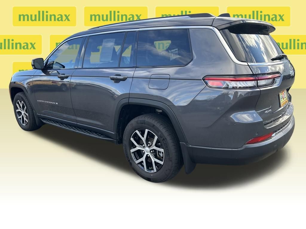 Used 2023 Jeep Grand Cherokee L Limited w/ Luxury Tech Group II image 11