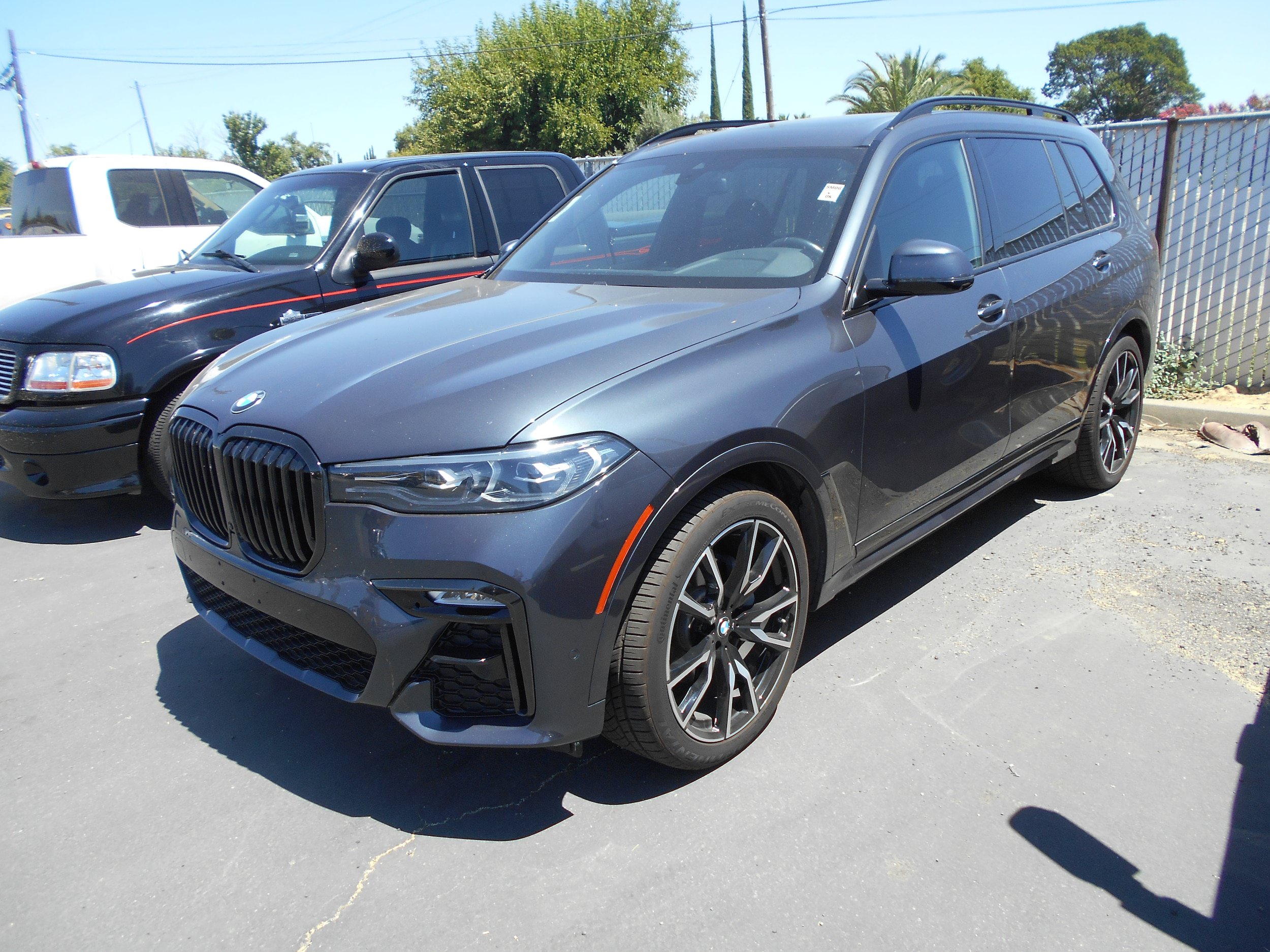 Used 2020 BMW X7 xDrive40i w/ M Sport Package AWD/4WD image 3