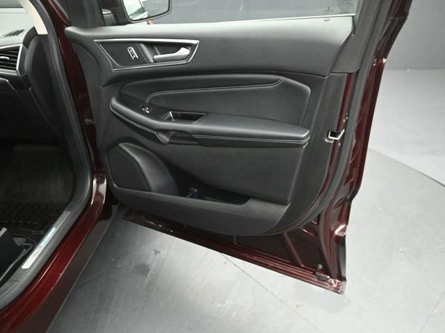 Certified 2017 Ford Edge Titanium w/ Technology Package image 32