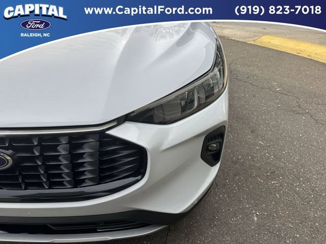 Certified 2025 Ford Escape SE w/ PHEV Premium Package image 11