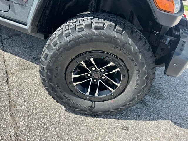 Used 2025 Jeep Wrangler Unlimited Rubicon AWD/4WD image 38
