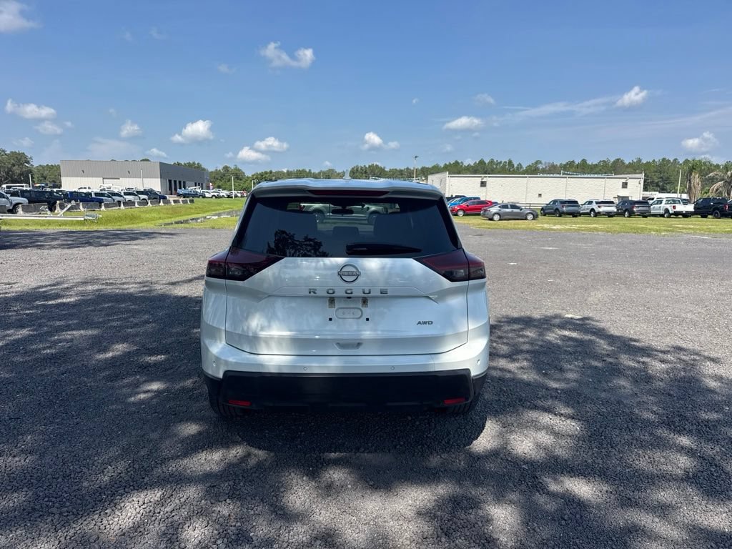 Used 2025 Nissan Rogue SV AWD/4WD image 4