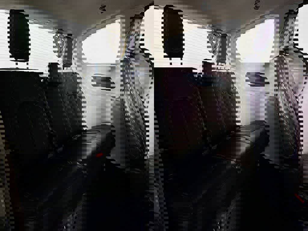 Used 2024 Chrysler Pacifica Touring-L image 31