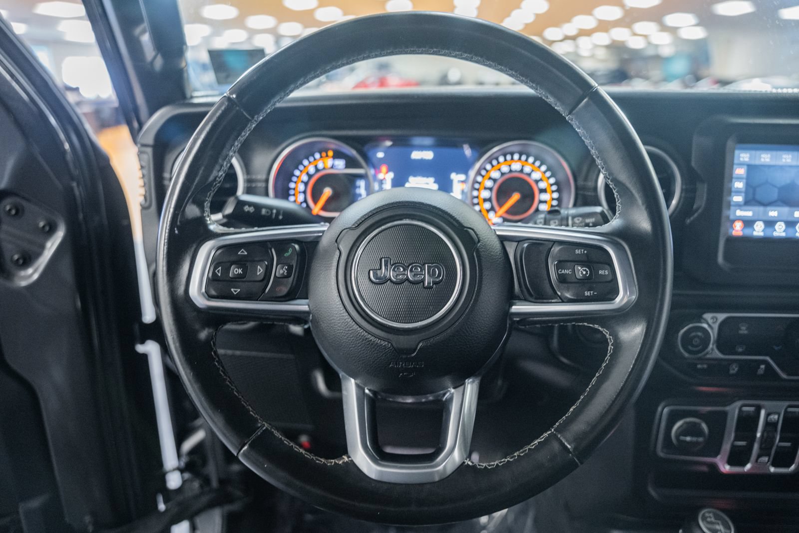 Used 2018 Jeep Wrangler Unlimited Sahara AWD/4WD image 36