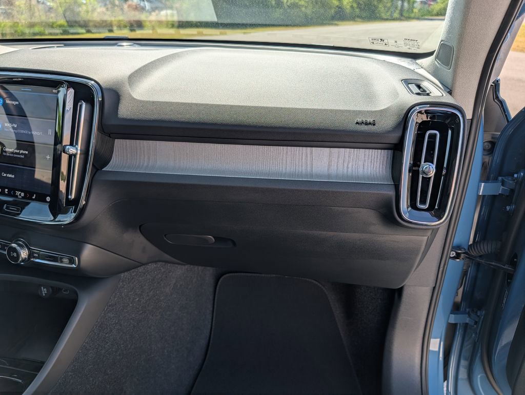 Used 2025 Volvo XC40 B5 Plus AWD/4WD image 25