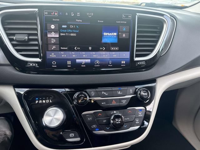 Used 2024 Chrysler Pacifica Touring-L FWD image 28