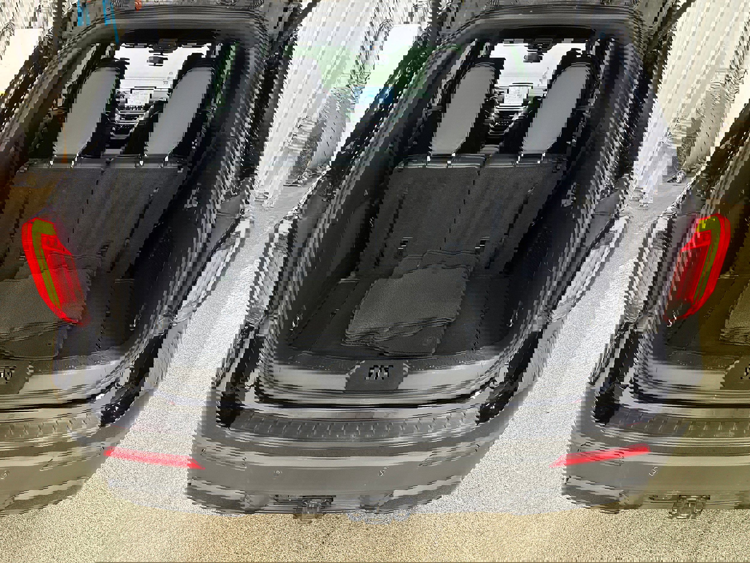 Certified 2025 Ford Explorer ST-Line image 29