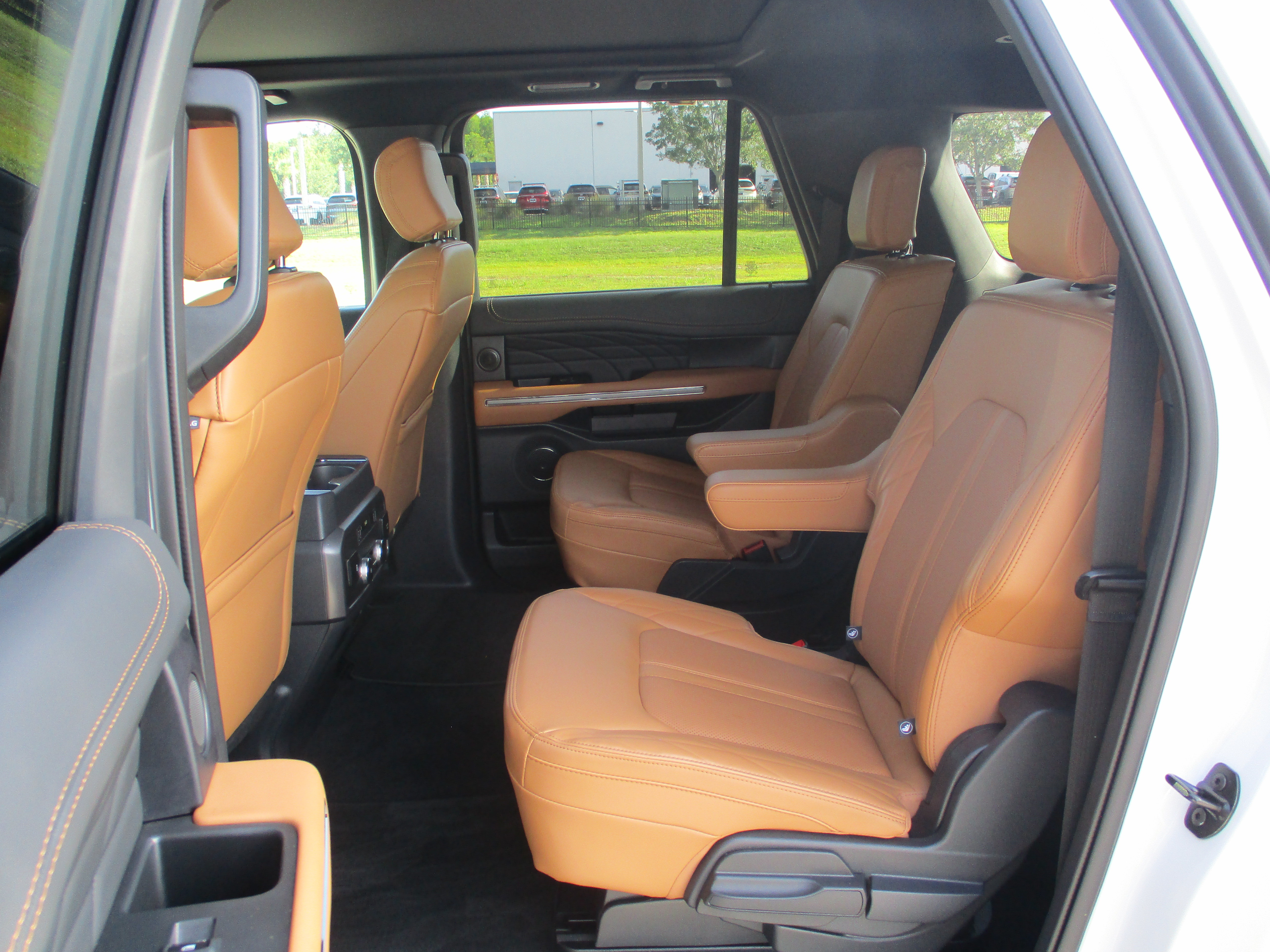 Certified 2024 Ford Expedition Max Platinum RWD image 11