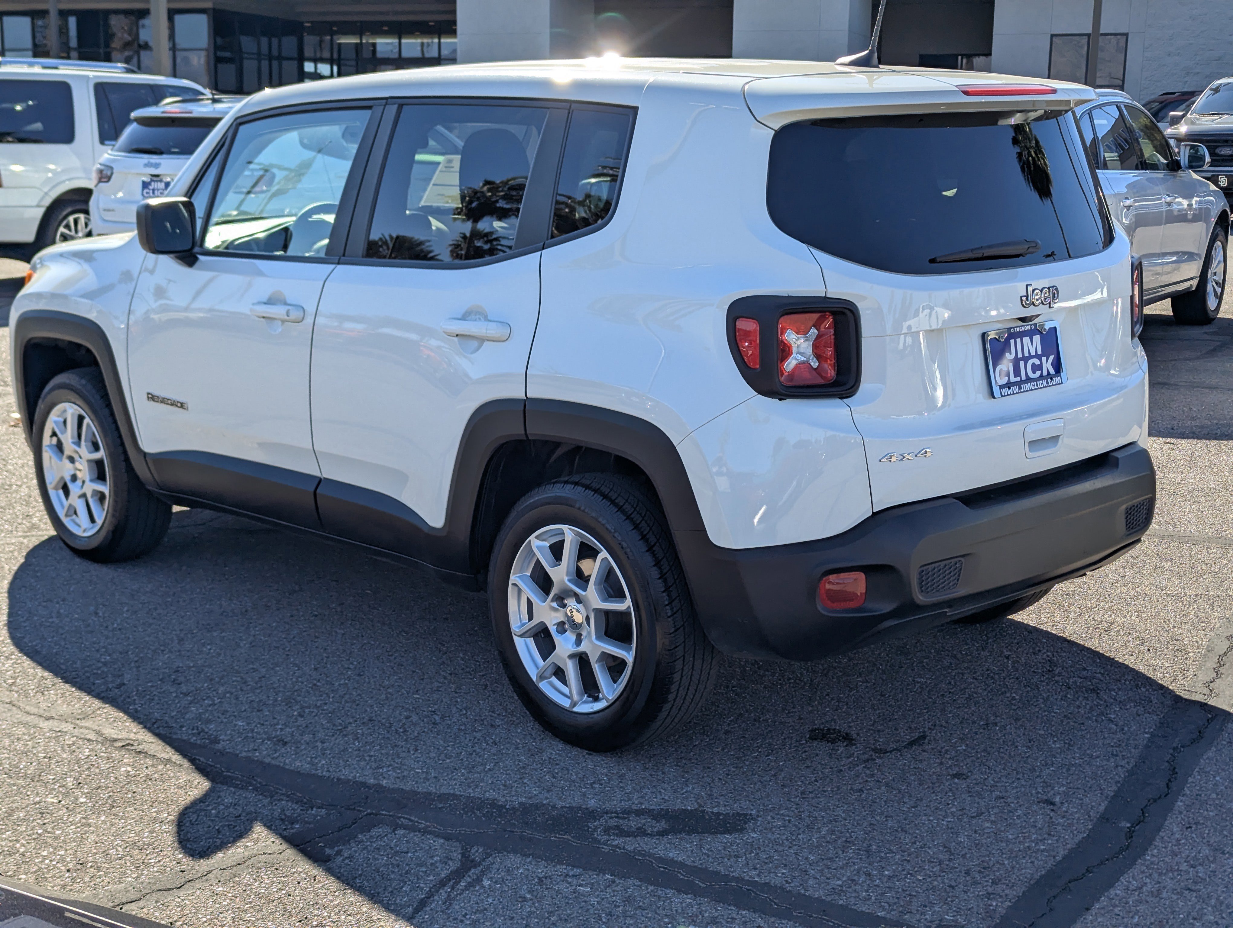 Used 2023 Jeep Renegade Latitude image 2