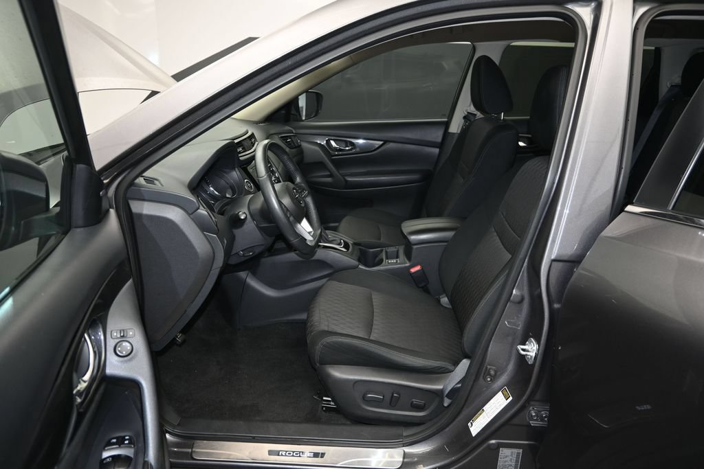 Used 2017 Nissan Rogue SV w/ Midnight Edition Package AWD/4WD image 17