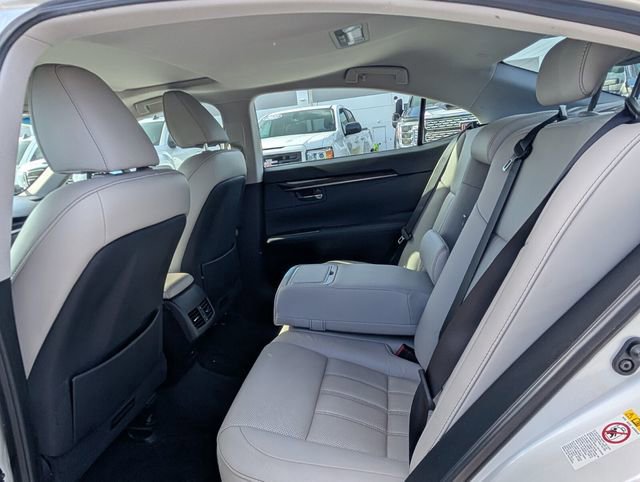 Used 2017 Lexus ES 350 w/ Luxury Package FWD image 10