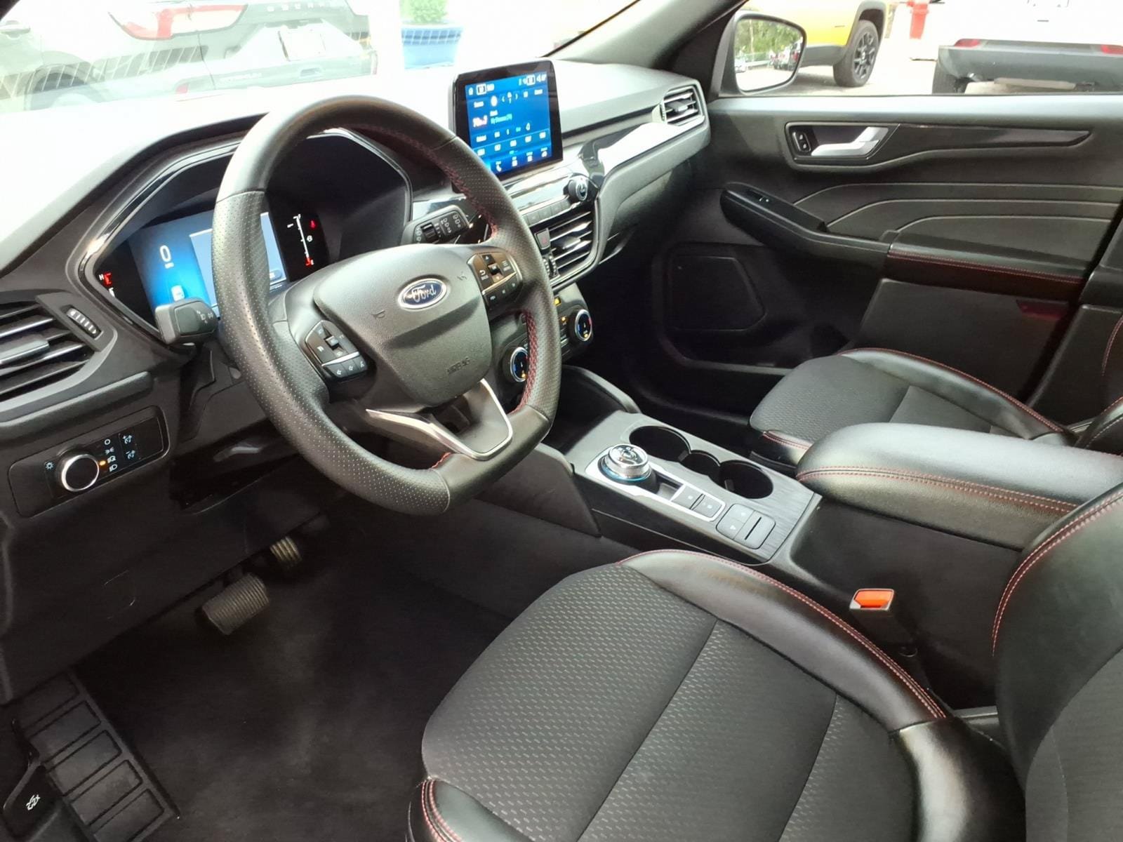 Certified 2025 Ford Escape ST-Line AWD/4WD image 10