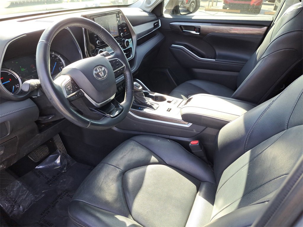 Used 2021 Toyota Highlander Limited image 12