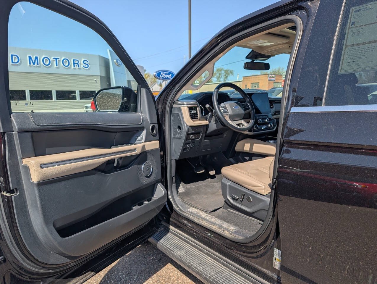 Certified 2024 Ford Expedition Limited AWD/4WD image 10