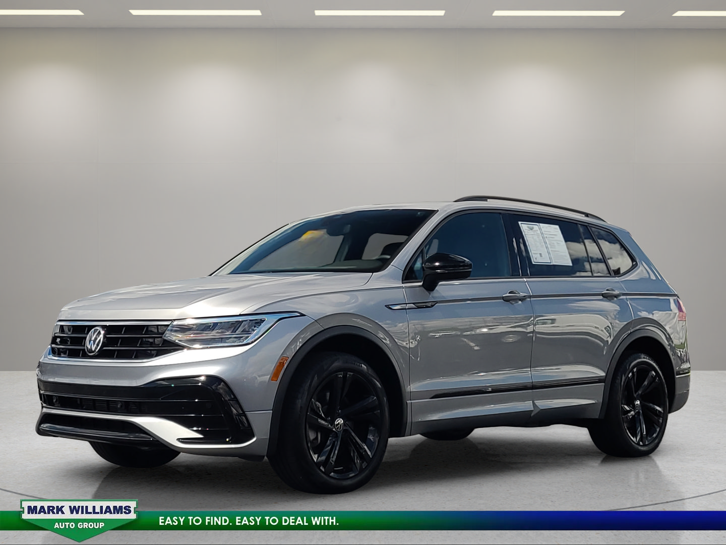 Used 2023 Volkswagen Tiguan SE R-Line AWD/4WD image 8